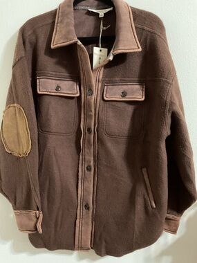 NWT- BlueVelvet SoftFuzzy Button-Up Shacket w/Contrast Trim, Side Pockets, Brown